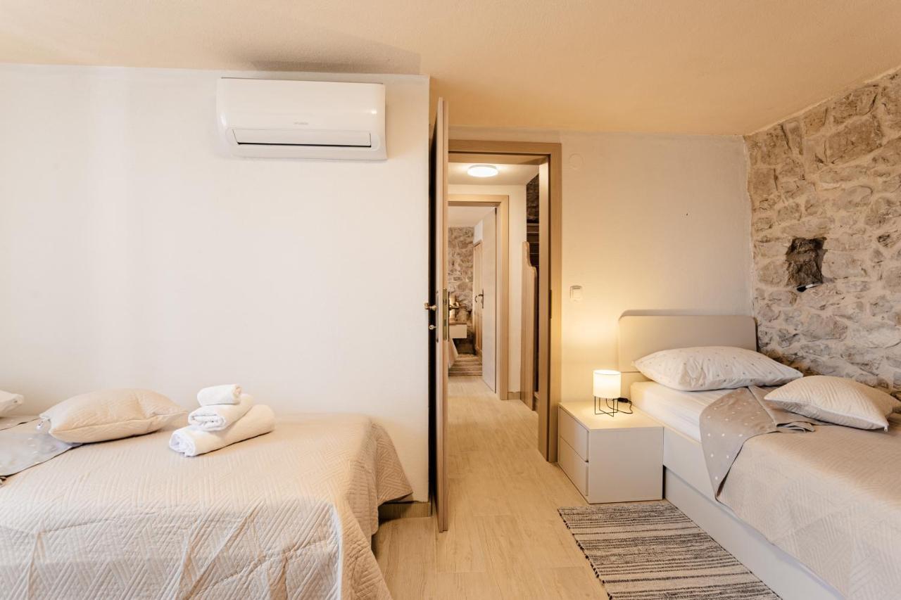 Patakun Holiday Home For 5, With Heated Pool Lecevica Esterno foto