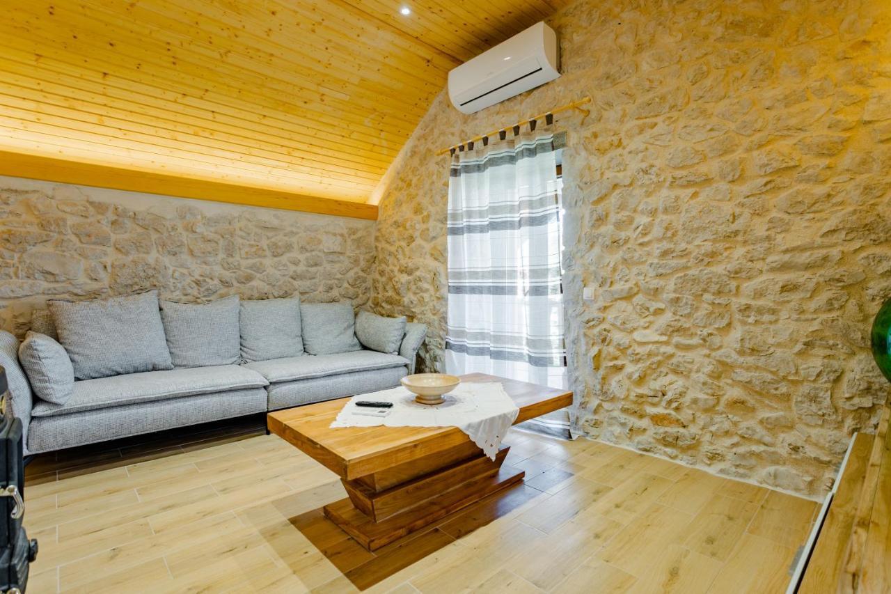 Patakun Holiday Home For 5, With Heated Pool Lecevica Esterno foto