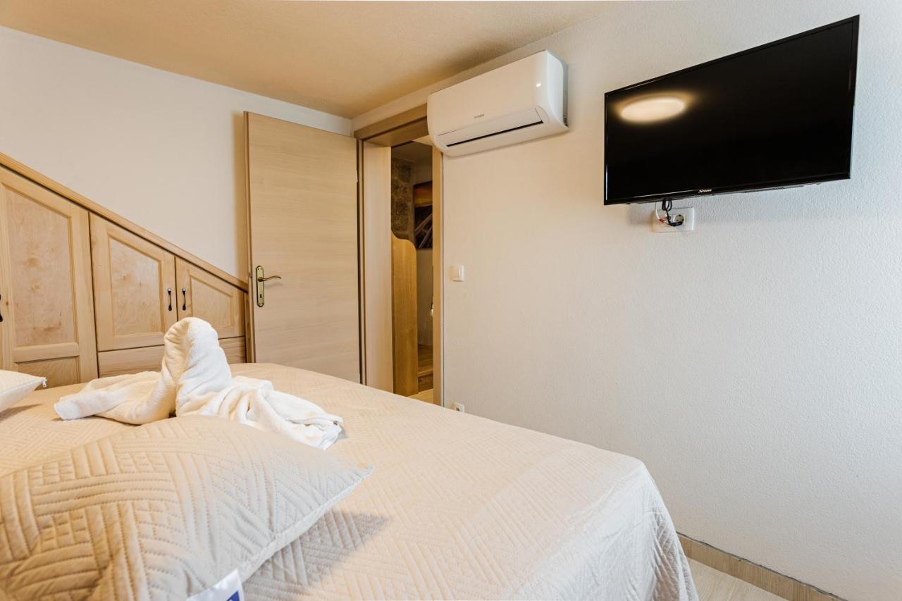 Patakun Holiday Home For 5, With Heated Pool Lecevica Esterno foto