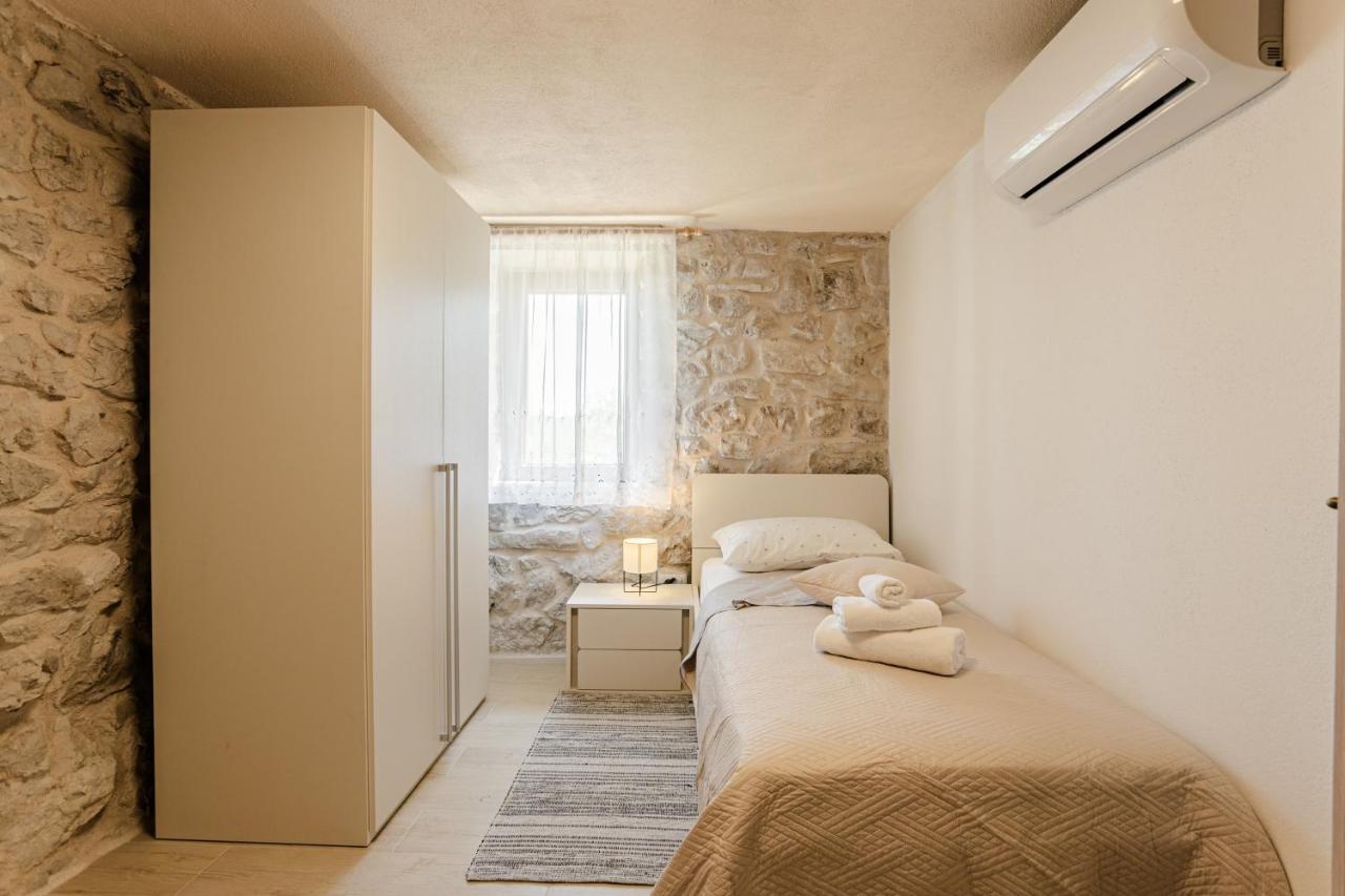 Patakun Holiday Home For 5, With Heated Pool Lecevica Esterno foto