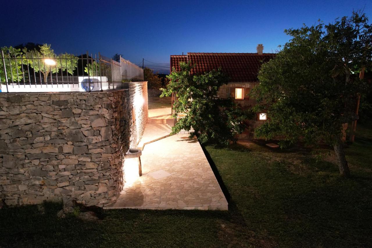 Patakun Holiday Home For 5, With Heated Pool Lecevica Esterno foto