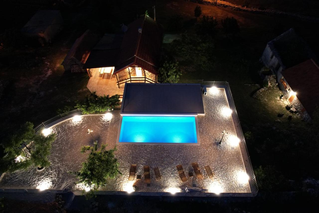 Patakun Holiday Home For 5, With Heated Pool Lecevica Esterno foto